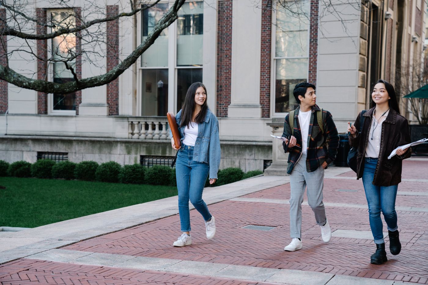 Étudiants sur un campus